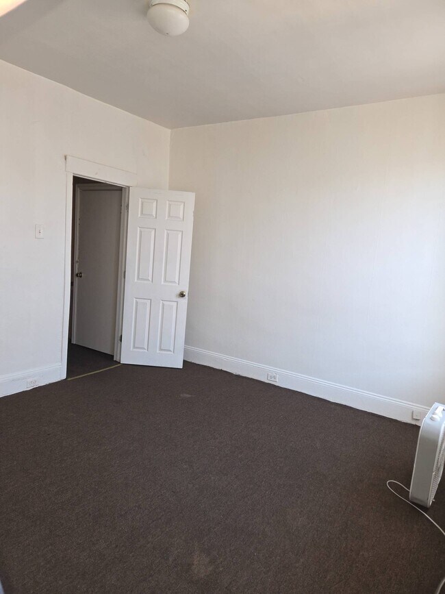 Building Photo - 1816 S Chadwick St