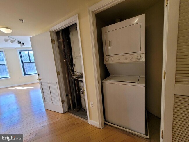 Building Photo - 631 D St NW