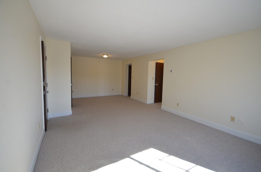 Building Photo - 3 Brattle Dr
