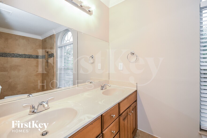 Building Photo - 12342 Carriann Cove Trail W