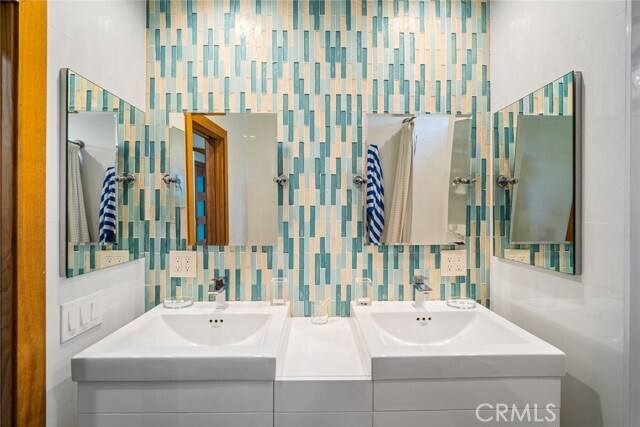 Building Photo - 1025 S Coast Hwy