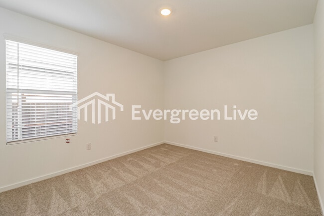 Building Photo - 245 Sycamore Pl