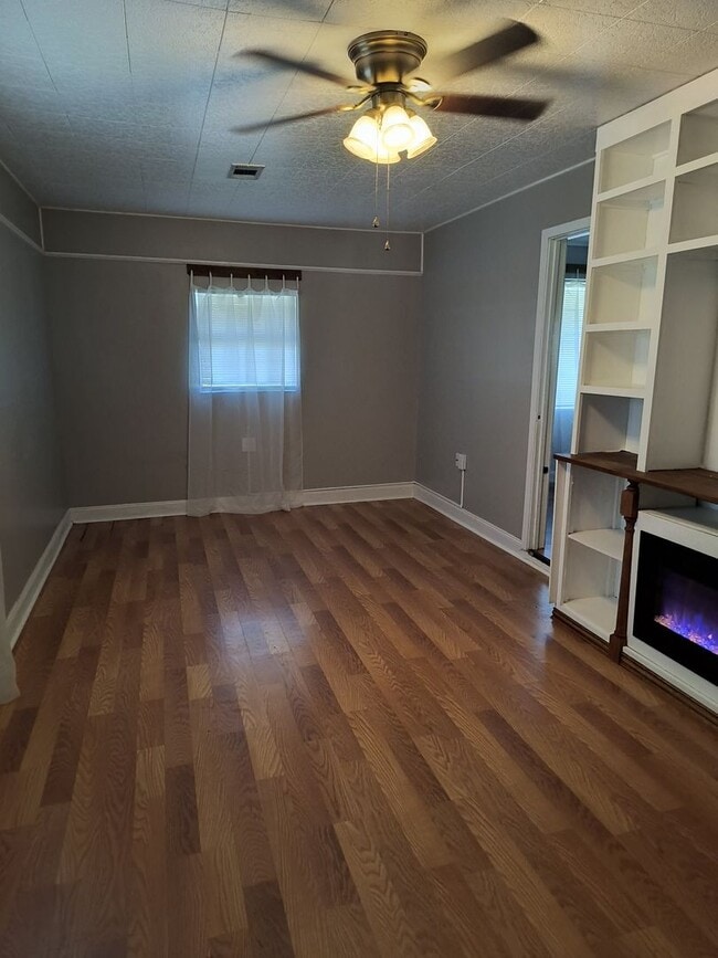 Building Photo - Single Family Home for Rent