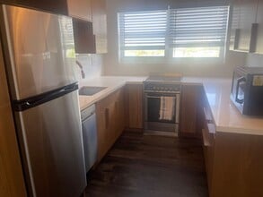 Building Photo - Large Updated 2BR/2BA Bath Condo - Steps from Fort Lauderdale Beach!