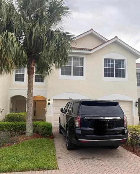 Building Photo - 960 Hampton Cir