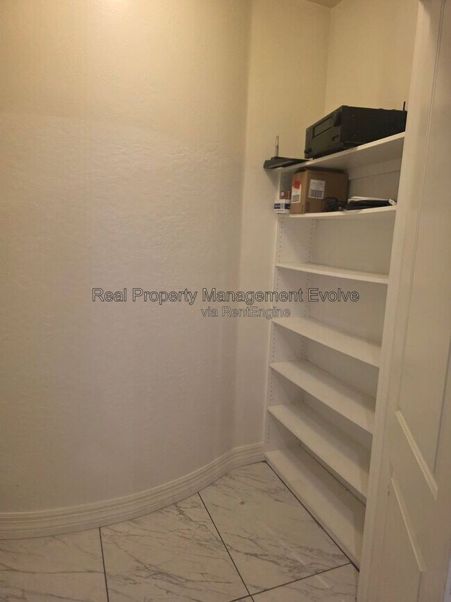 Building Photo - 2307 E Mahogany Pl