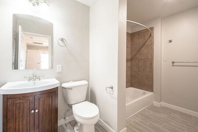 Building Photo - 4002 N 59th Dr