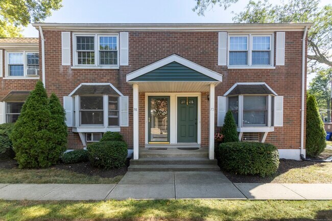 Building Photo - 240 Sunnyridge Ave