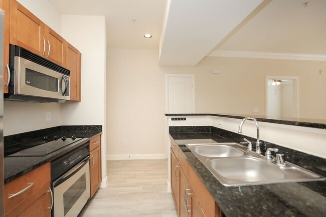Building Photo - For Lease | 1 Bed, 1 Bath | 832 Sq Ft | Su...