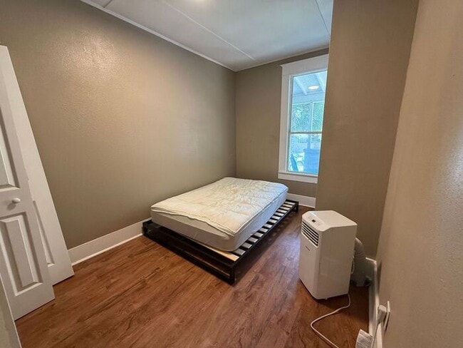 Building Photo - Downtown Pensacola - 2 bedroom, 1 bathroom