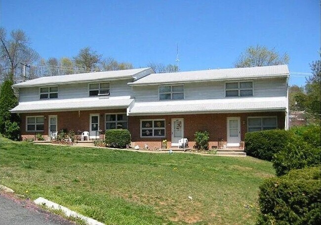 Building Photo - (MR) 847-853 Tydings