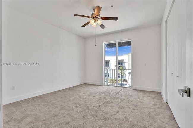 Building Photo - 400 NE 35th Ct