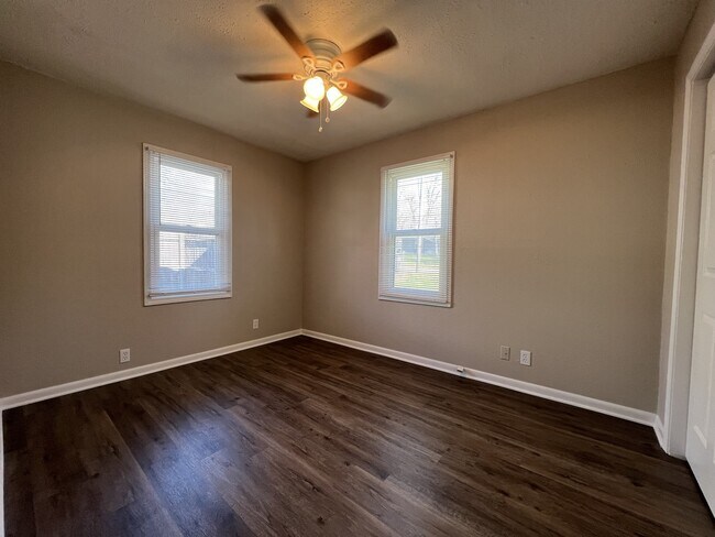 Building Photo - 4304 SE 8th St