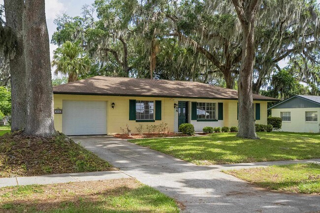 Building Photo - 494 Romano St