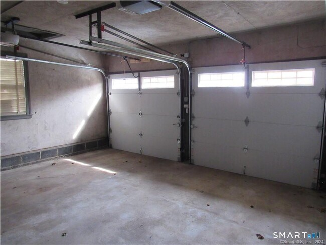 Building Photo - 36 Rochford Ave