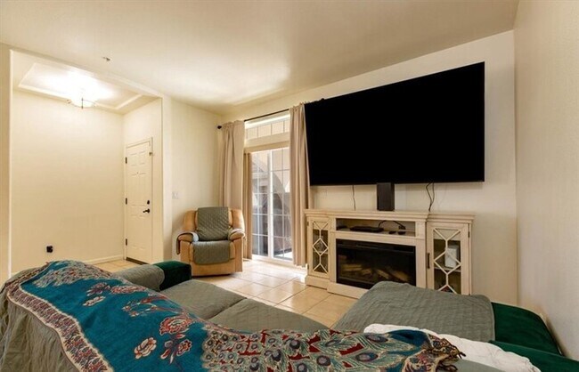 Building Photo - 3bedr 2bath Condo In a quiet location