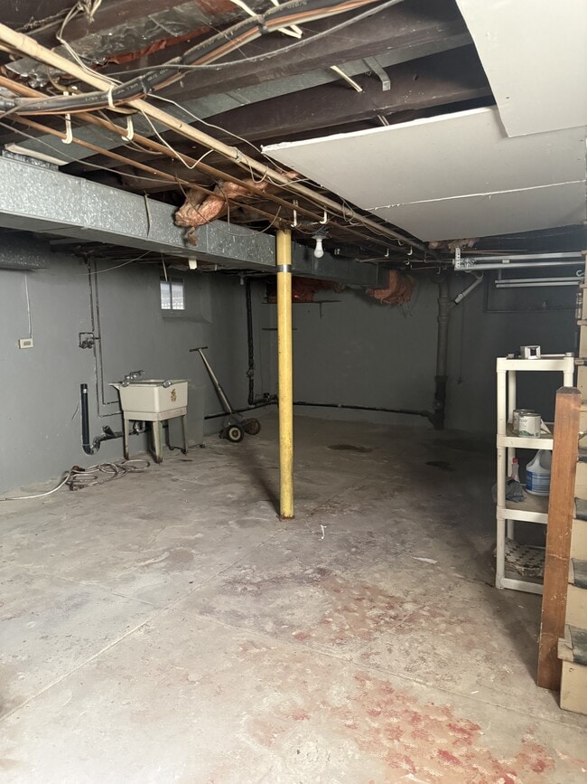 Building Photo - 2532 Glen Terrace