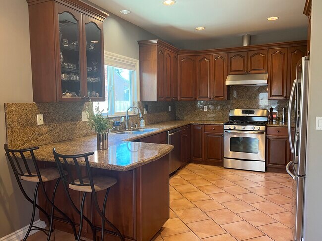 Kitchen - 6947 Jellico Ave