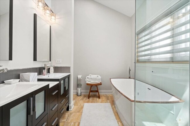 Building Photo - 1052 Margret St