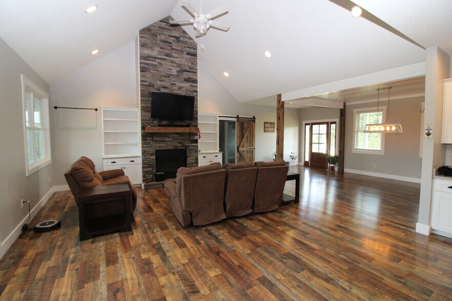 Building Photo - 1355 Bear Creek Rd