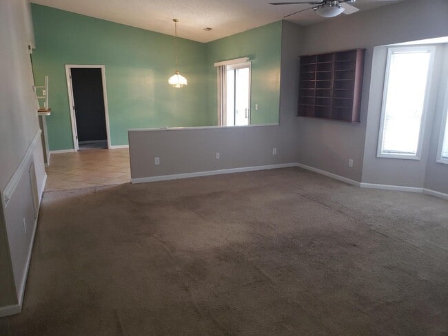 Building Photo - 120 Breezewood Dr