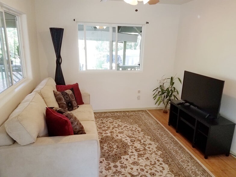 Building Photo - 15-1834 13th Ave