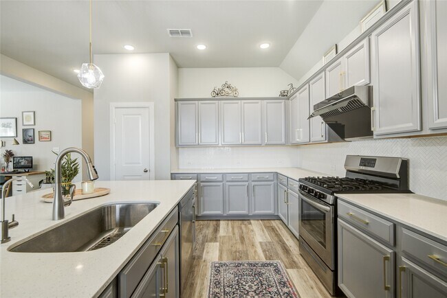 Building Photo - 2815 Torrey Pines Dr