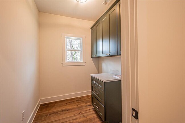 Building Photo - 635 Cane Creek Valley Rd