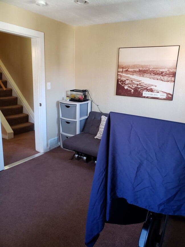 Building Photo - Stylish & Spacious 3-Bedroom Home with Off...