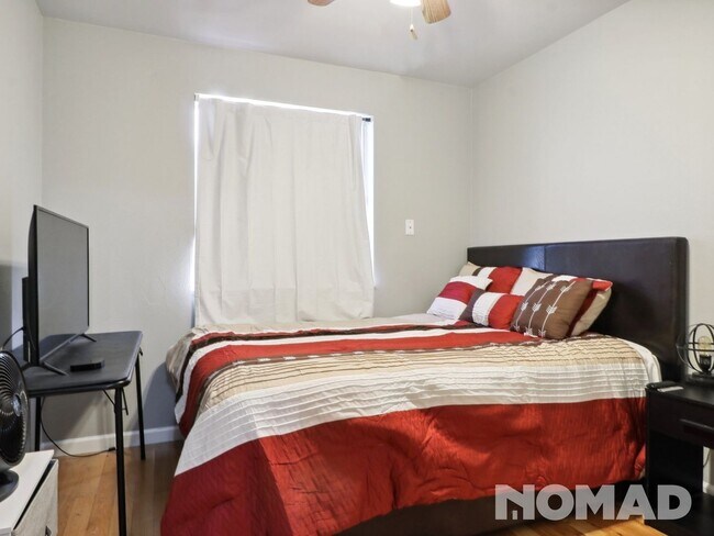 Building Photo - 3 Bedroom Townhome in Aurora