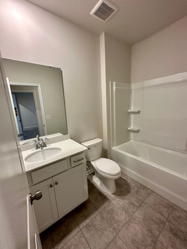 Building Photo - 4BR/3.5 Bath Townhouse in Prime Ballantyne Location; Great Schools