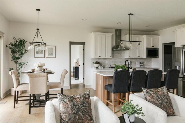 Building Photo - EXECUTIVE RANCH!! 4 Bed, 3 Bath Home in Waukee