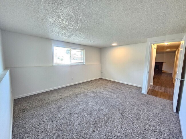 Building Photo - $2,700 – Spacious 4 Bed / 2 Bath Home in S...