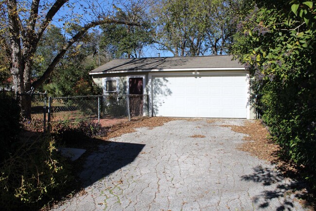 Building Photo - 3-BEDROOM IN JEFFERSON TERRACE