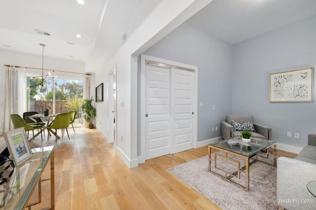 Building Photo - 327 Arlington St