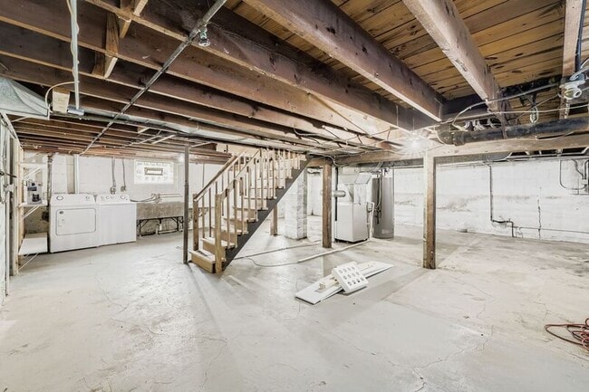 Building Photo - 16855 Sayre Ave