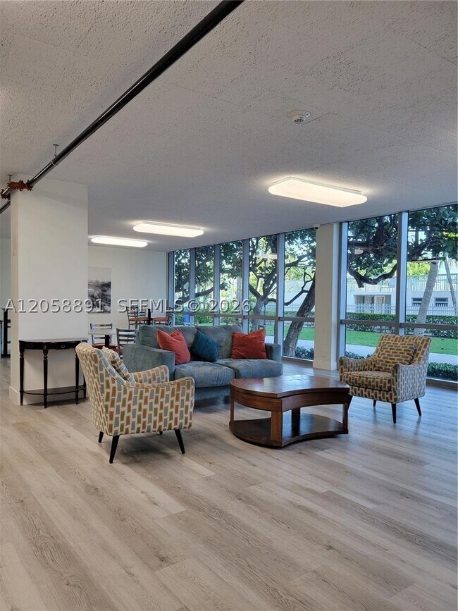Building Photo - 2655 Collins 2306