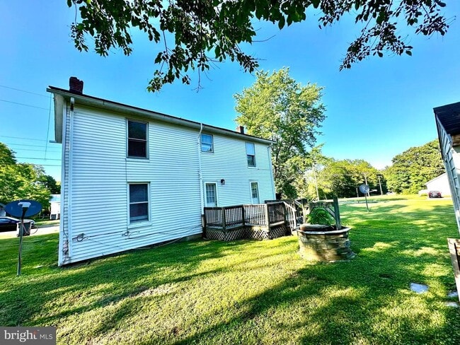 Building Photo - 303 E Lee St