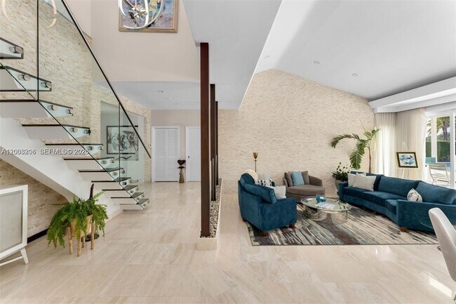 Building Photo - 8900 Bay Dr