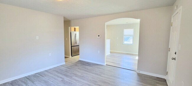 Building Photo - Charming 4BR Home with Modern Upgrades & Spacious Yard