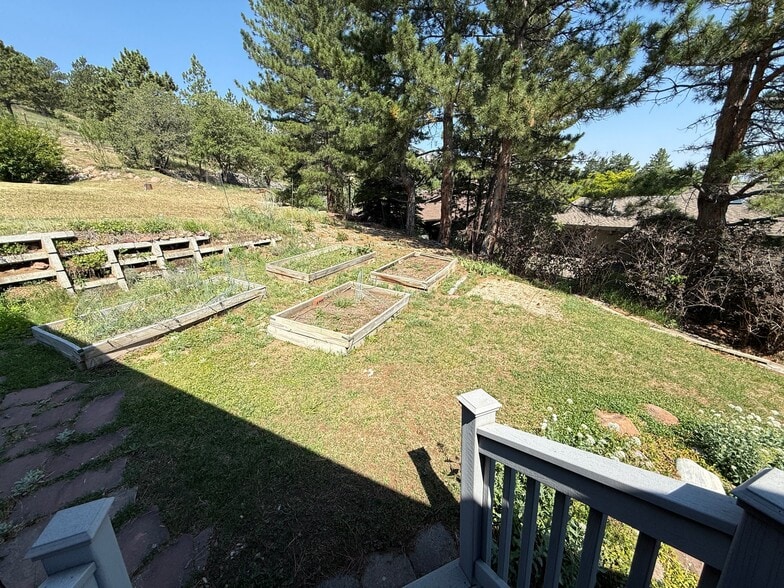 Building Photo - 2620 Briarwood Dr