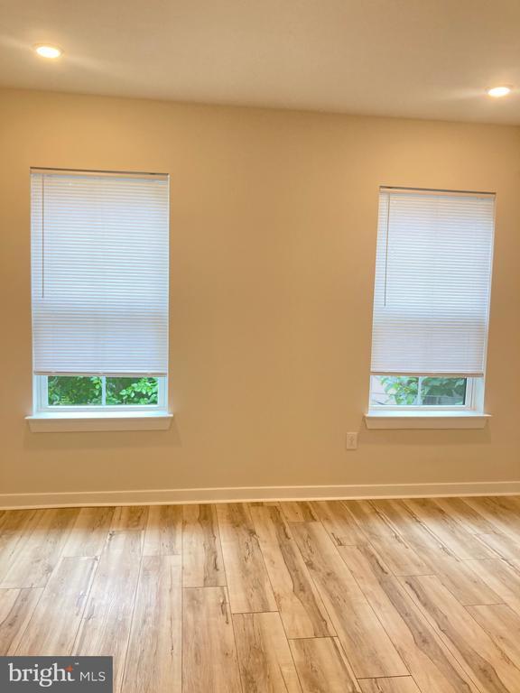 Building Photo - 2551 N Front St