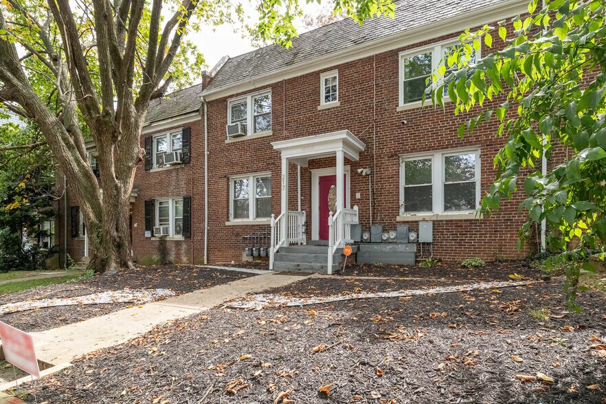 Primary Photo - 217 Adams St NE