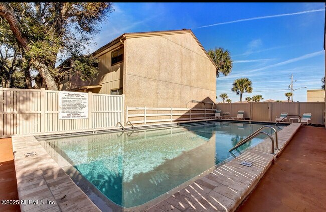 Building Photo - 3165 1st Ave