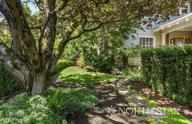 Building Photo - Live in a National Historic Home