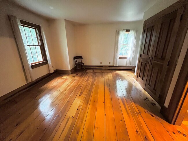 Building Photo - Private single family home for rent in East haddam