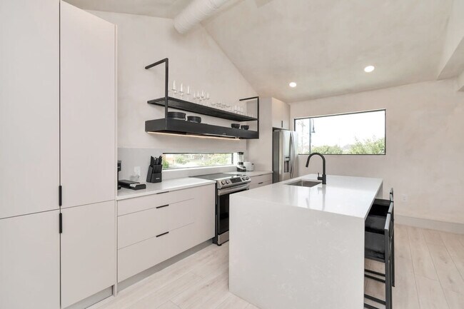 Building Photo - 2703 Blodgett St