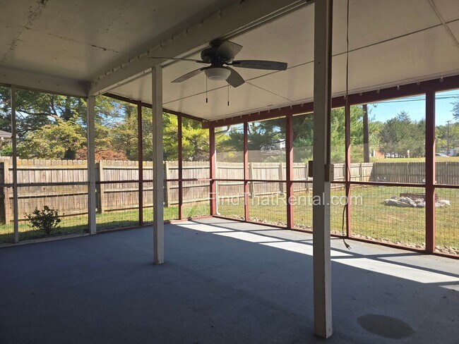 Building Photo - Available Immediately! Pet friendly, 2 car...
