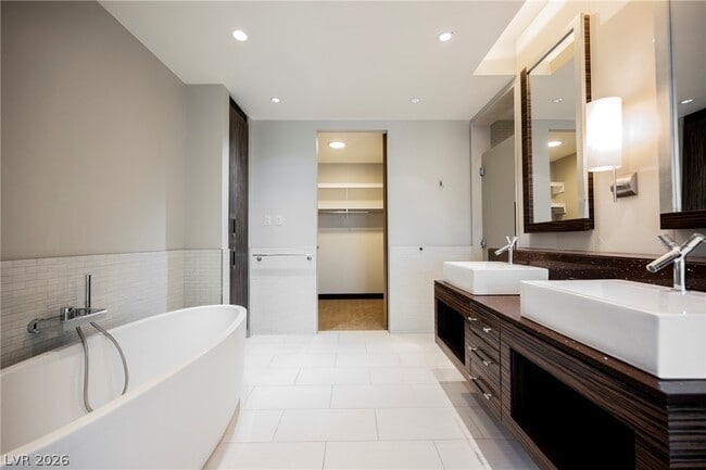 Building Photo - 3750 S Las Vegas Blvd