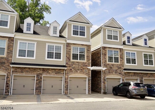Building Photo - 604 Lopez Ln